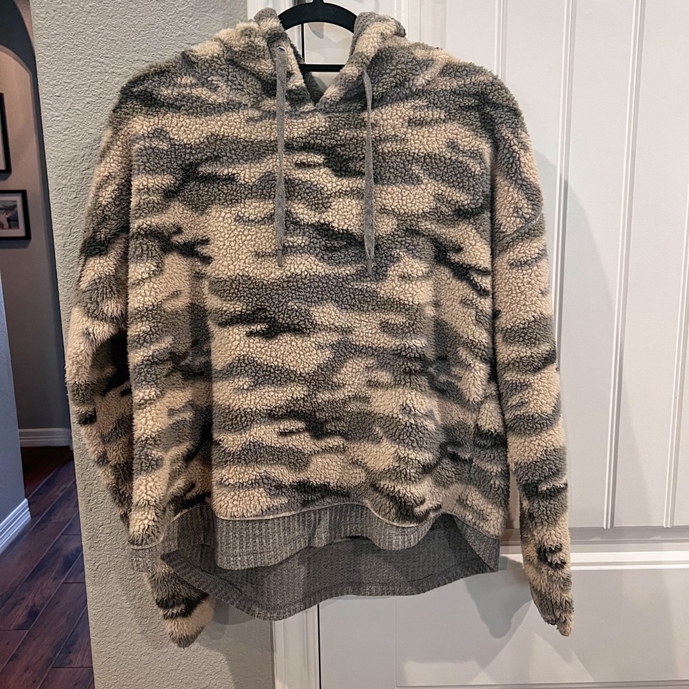 Pj salvage camo fuzzy set (top and joggers)